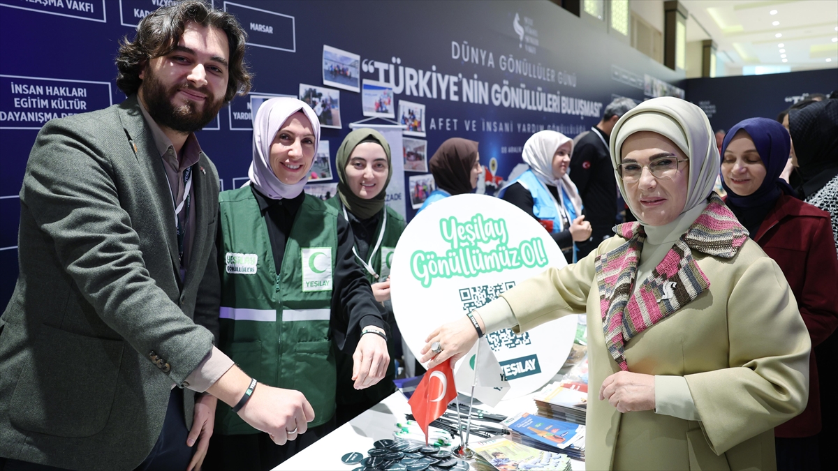 Emine Erdoğan, Afet Ve İnsani Yardım Gönüllüleriyle Buluştu