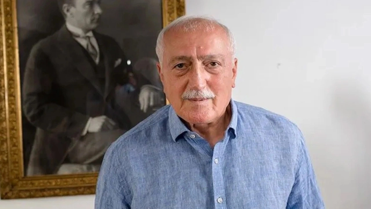 Eski Bakan'dan Yunanistan uyarısı