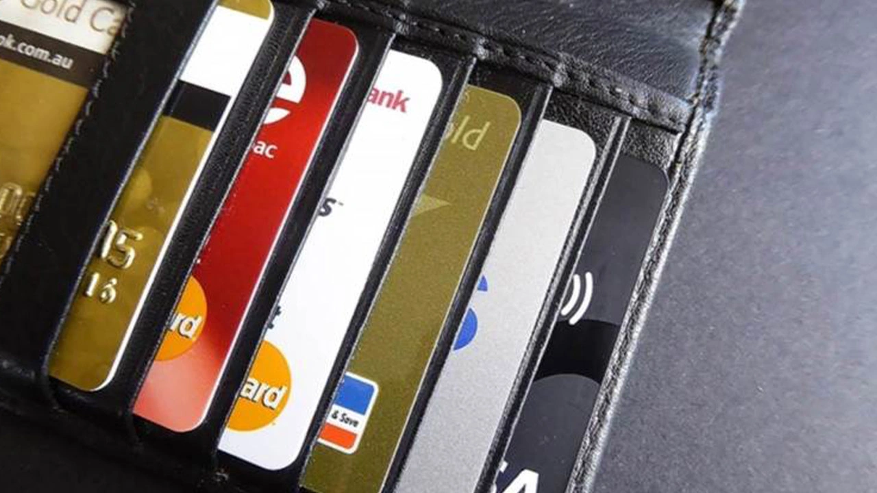 Vatandaşın kart borcu asgari ücretin 2.5 katı