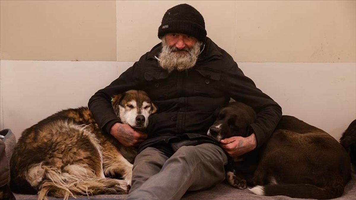 İstanbul Valisi Gül'den "evsizleri 112'ye Bildirin" Çağrısı