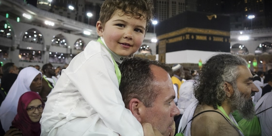 Çocuklar Kabe'nin Neşesi Oldu