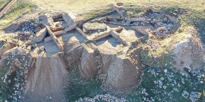 Zernaki Tepe Kazılarında Antik Kentin Krokisinin Yer Aldığı Kerpiç Parçaları Bulundu