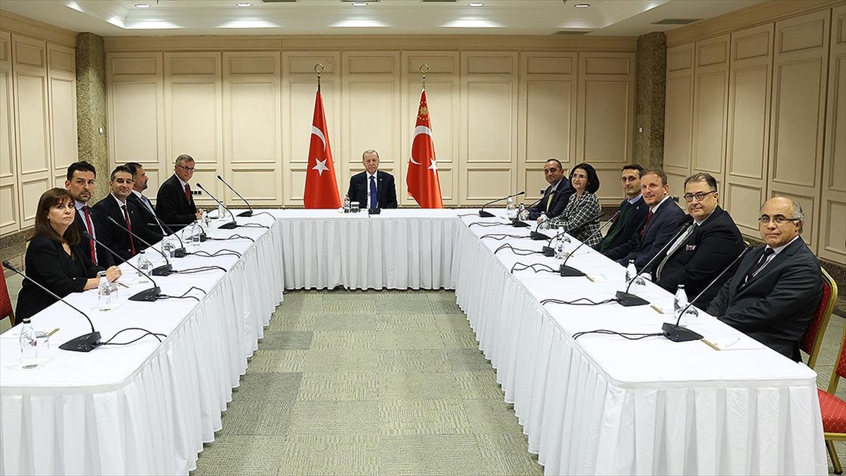 Cumhurbaşkanı Erdoğan, Türk Ortopedi Ve Travmatoloji Birliği Derneği Üyelerini Kabul Etti