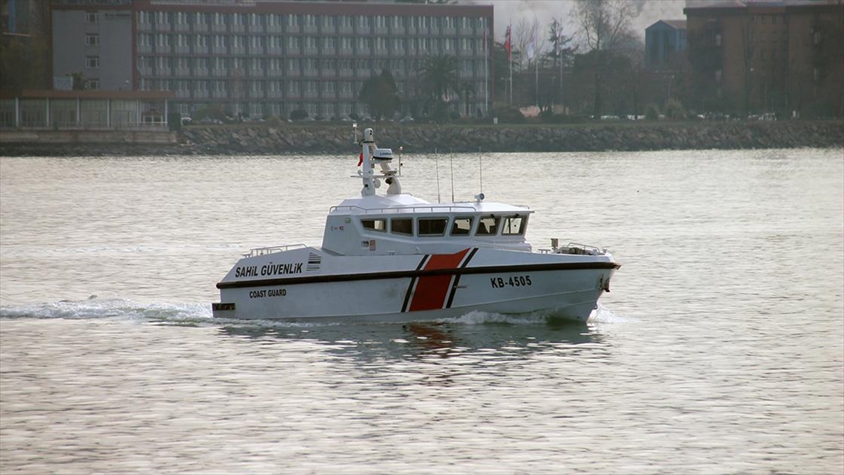 Zonguldak'ta Batan Geminin Kayıp 7 Personelini Arama Çalışmaları Sürüyor
