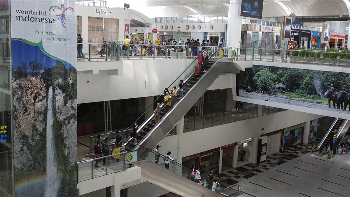 Endonezya'da Havalimanlarında Kovid-19'a Karşı Termal Kameralarla Sıcaklık Ölçümü Yeniden Başladı