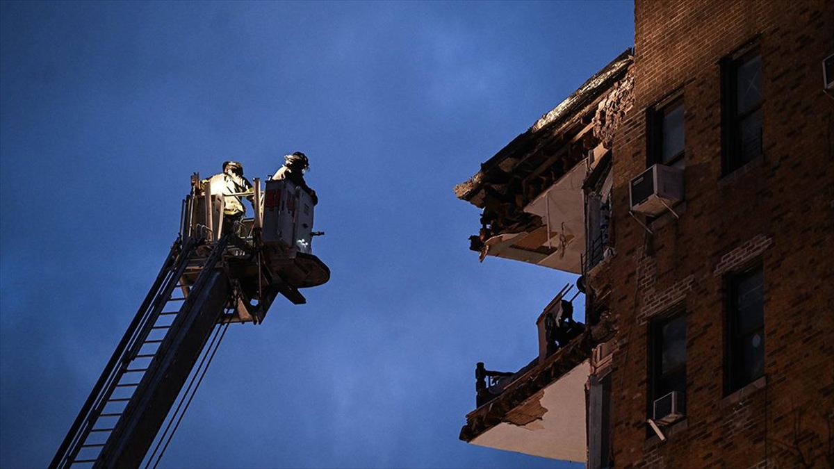 Abd'nin New York Kentinde 7 Katlı Bina Kısmen Çöktü