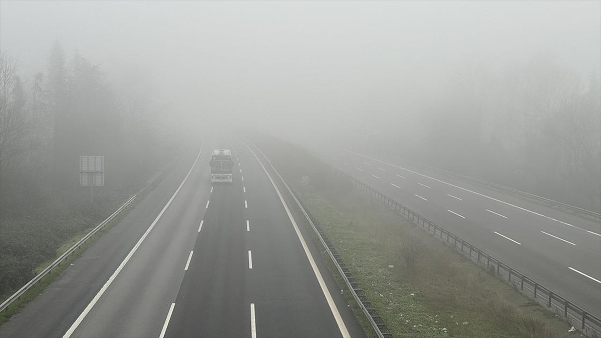 Anadolu Otoyolu'nda Sis, Görüş Mesafesini Düşürdü
