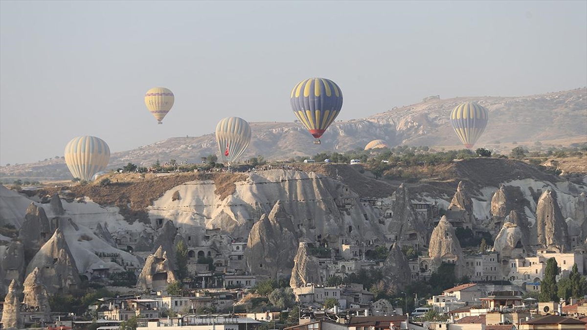 Kapadokya "ejderha Yılı"na Girmeye Hazırlanan Çinli Turistleri Ağırlamaya Hazırlanıyor