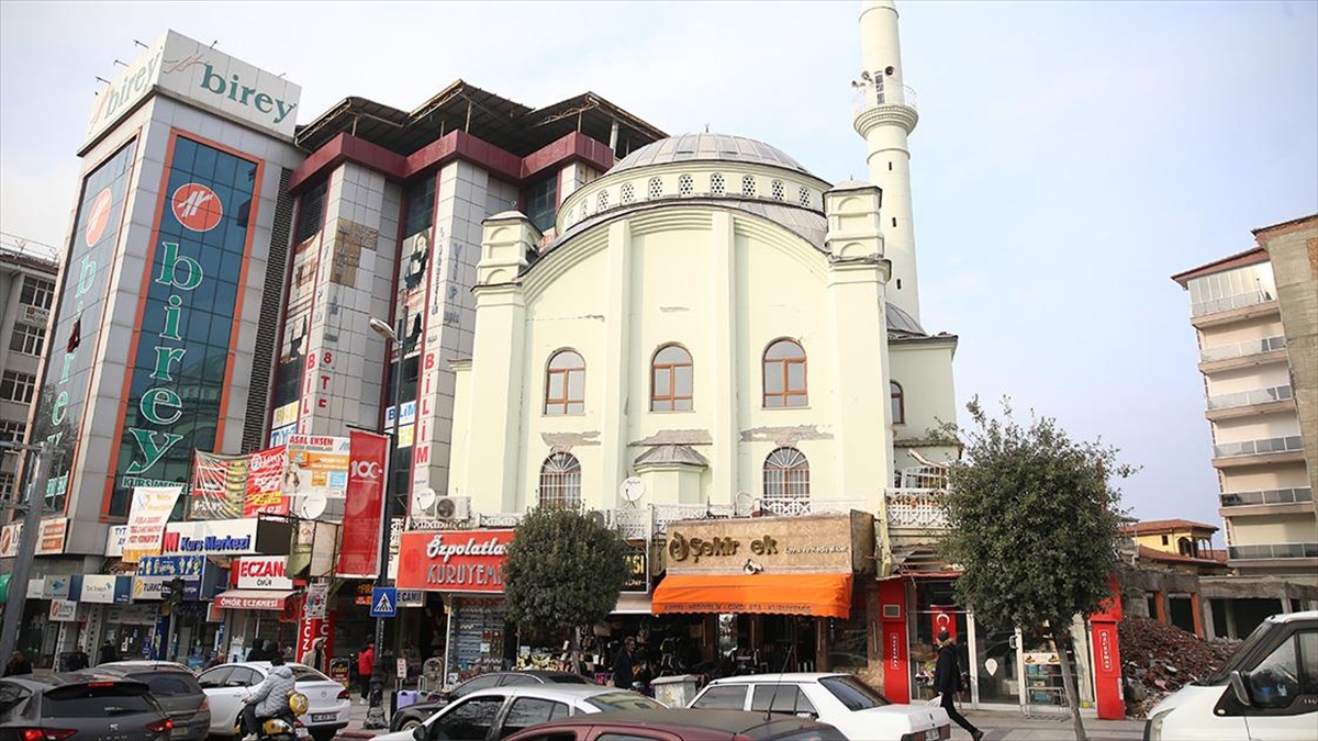 Deprem Sonrası İbadete Kapatılan Ala Cami Yeniden Cemaatine Kavuştu