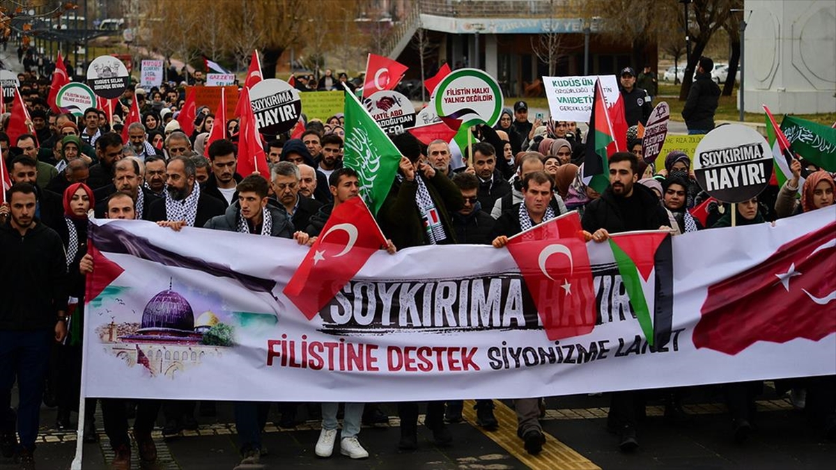 Van'da Akademisyen Ve Öğrenciler Filistin İçin Yürüdü