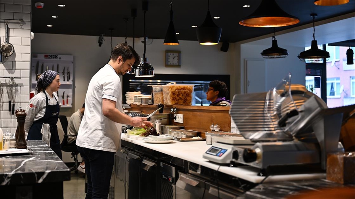 Geleceğin Aşçıları Sebze Ve Baharatlarını Topraksız Tarımla Yetiştiriyor