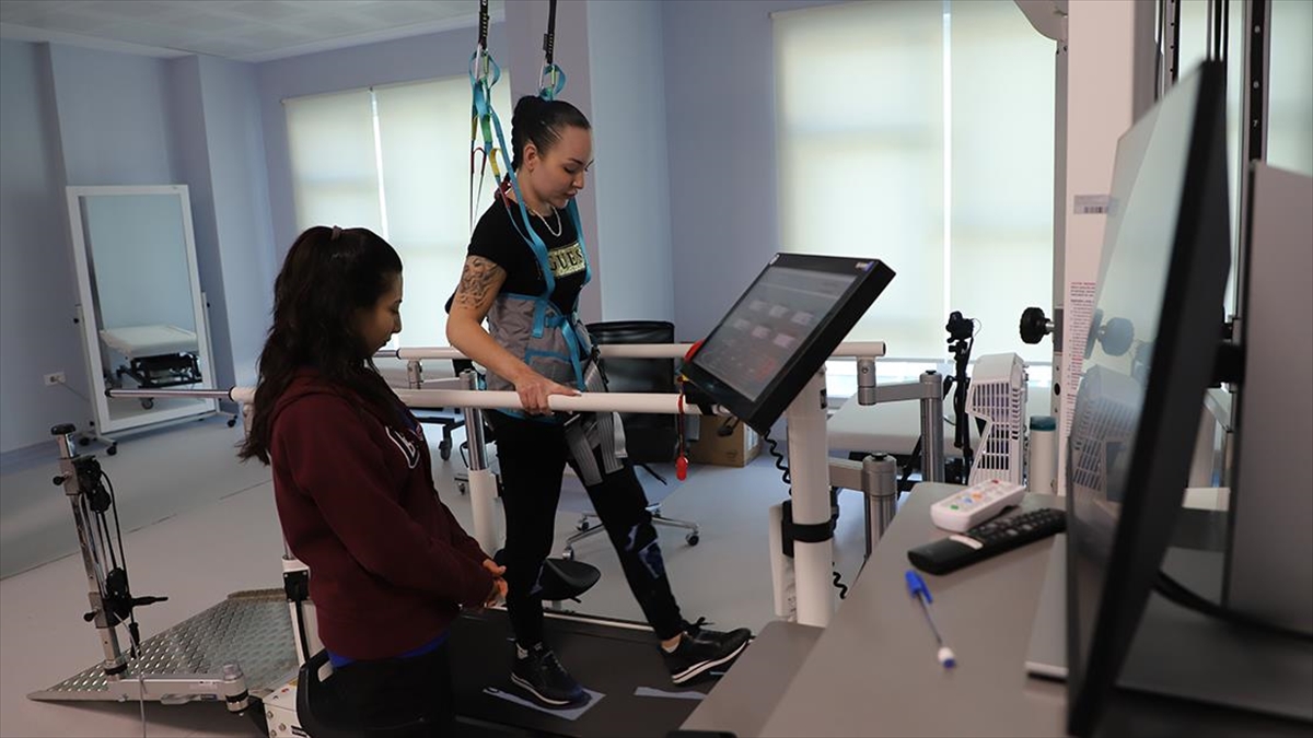 İsviçre'den Geldi, Denizli'deki Termal Rehabilitasyon Merkezinde Şifa Buluyor