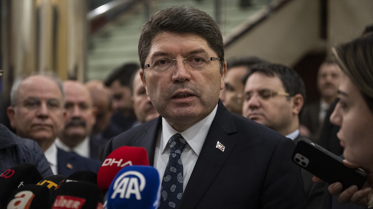 Adalet Bakanı Tunç: Yurdun Değişik Yerlerinde Köpeklerin Parçaladığı İnsanların Olmaması Lazım