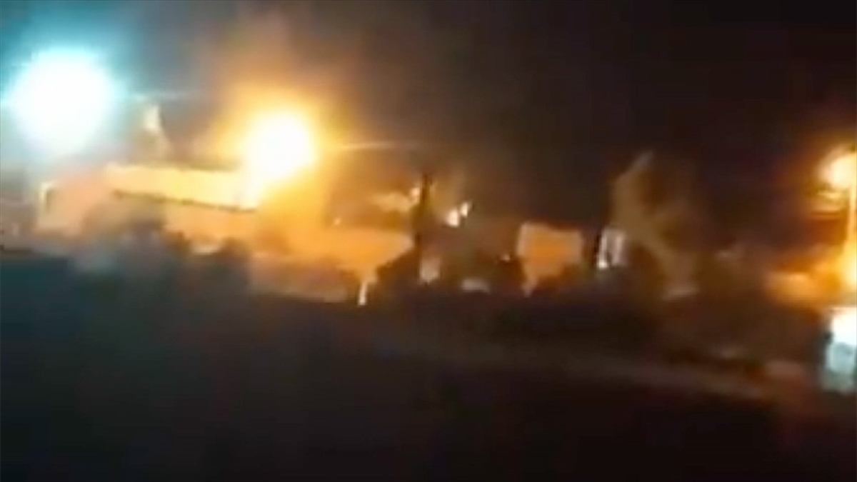 İran'ın Güneydoğusunda Polis Merkezine Düzenlenen Saldırıda 11 Polis Öldü