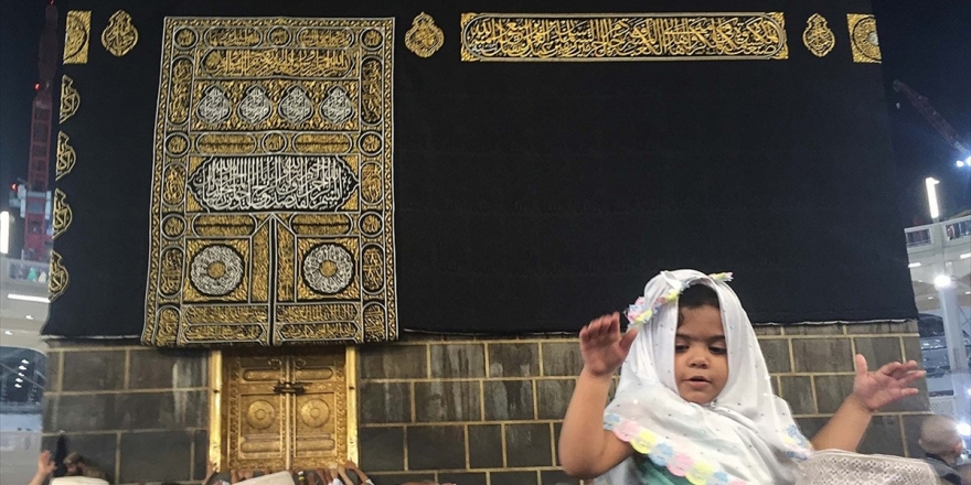 Kabe'nin Örtüsü 'Kisve-i Şerif' Değiştirildi