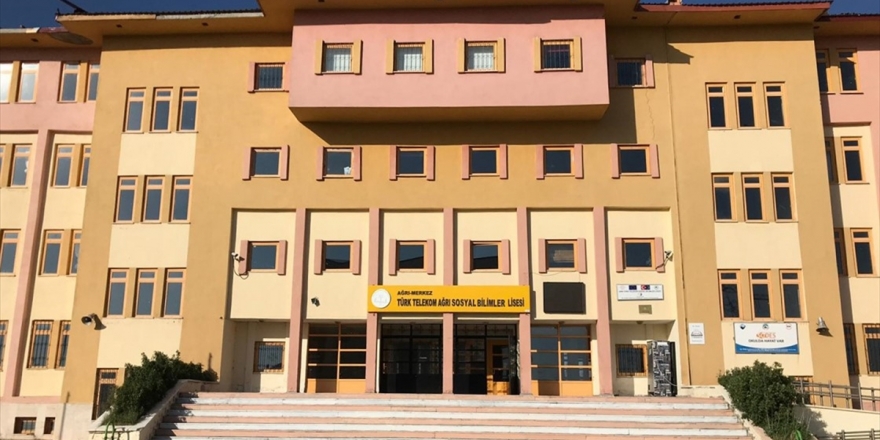 Ağrı Türk Telekom Anadolu Lisesinden Gururlandıran Başarı