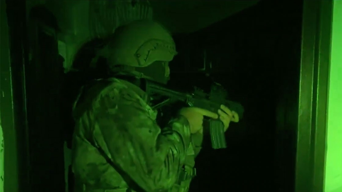 Çember-9 Operasyonunda, Arama Kaydı Bulunan 2 Bin 842 Firari Yakalandı