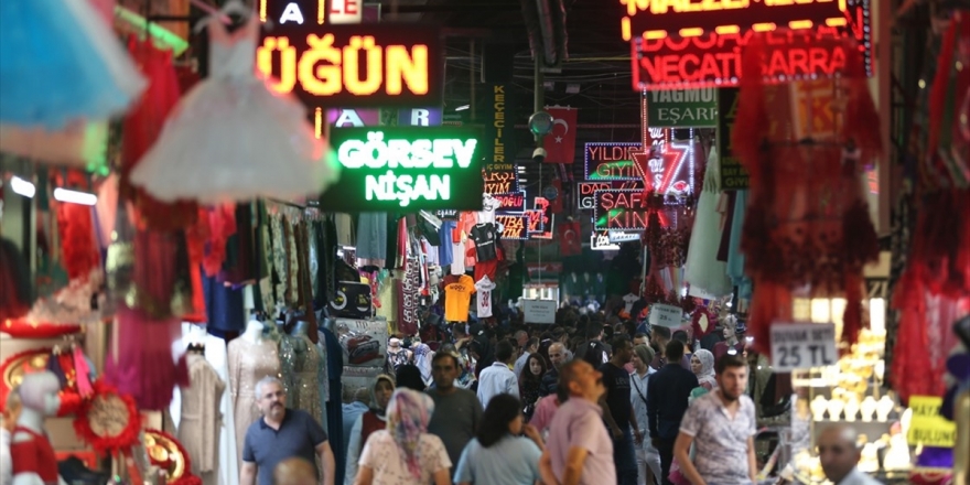 Tarihi Çarşıda Bayram Hareketliliği