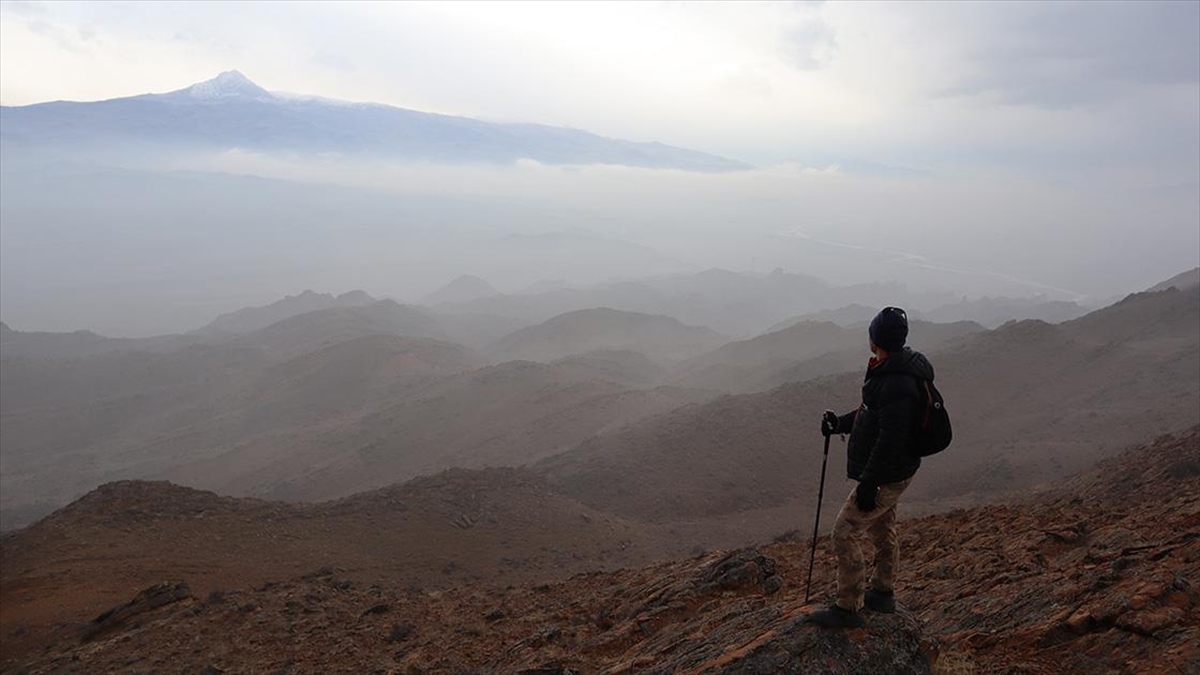 Sisler Altındaki Aras Vadisi Ve Çevresindeki Dağlar Doğa Tutkunlarının Rotasında