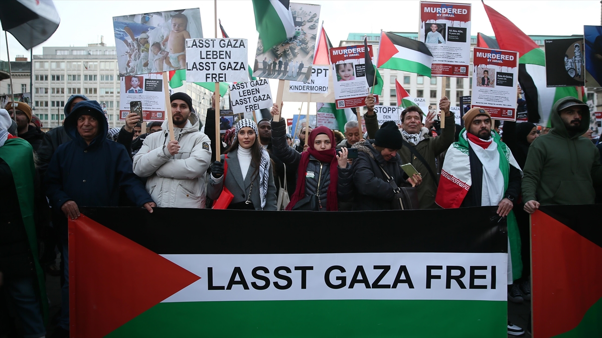 Avusturya’da Bir Kez Daha İsrail’in Gazze’ye Yönelik Saldırıları Protesto Edildi