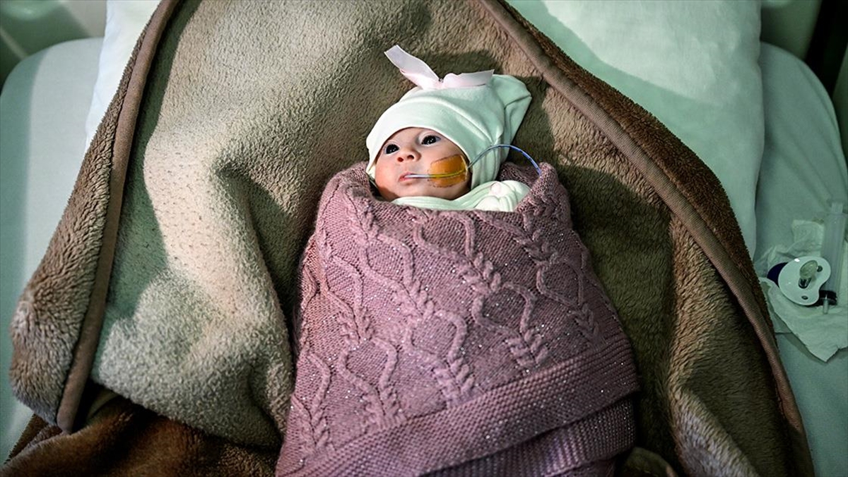 Filistinli 3 Günlük Bebek Şah Damarına Yapılan Müdahaleyle Hayata Tutundu