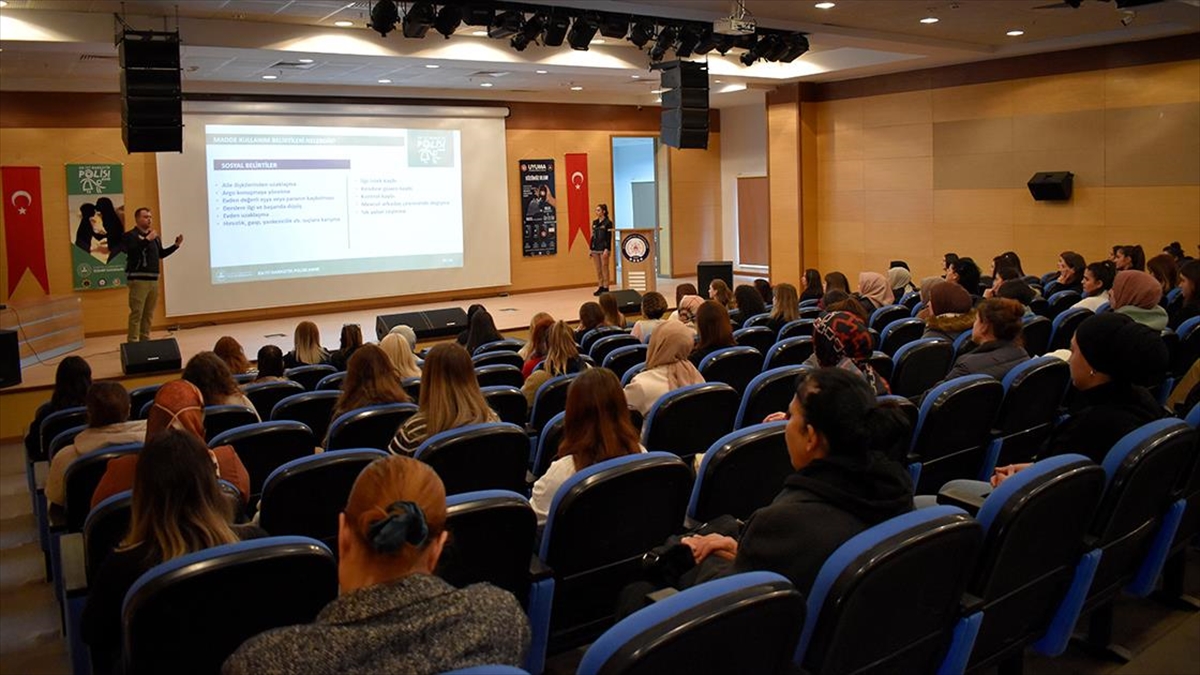 Bitlis'te 3 Yılda 6 Bin 576 Anne Ve Anne Adayına Uyuşturucuyla Mücadele Eğitimi Verildi