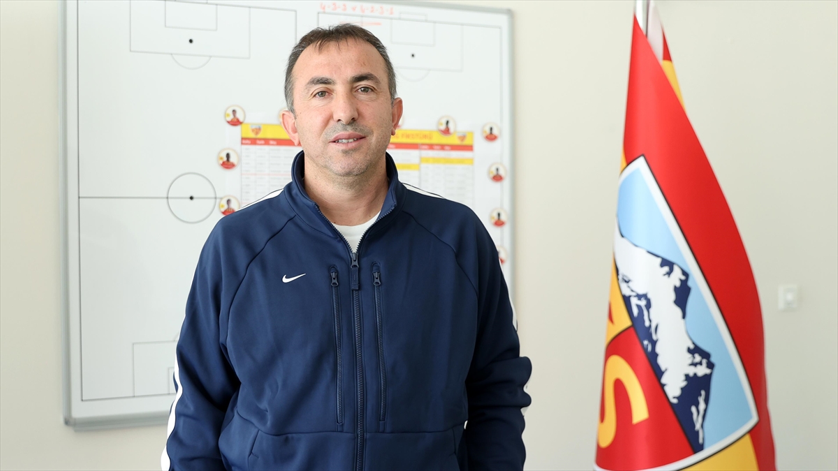 Kayserispor Teknik Direktörü Uçar'dan Sporda Şiddetin Önlenmesi İçin Sağduyu Çağrısı