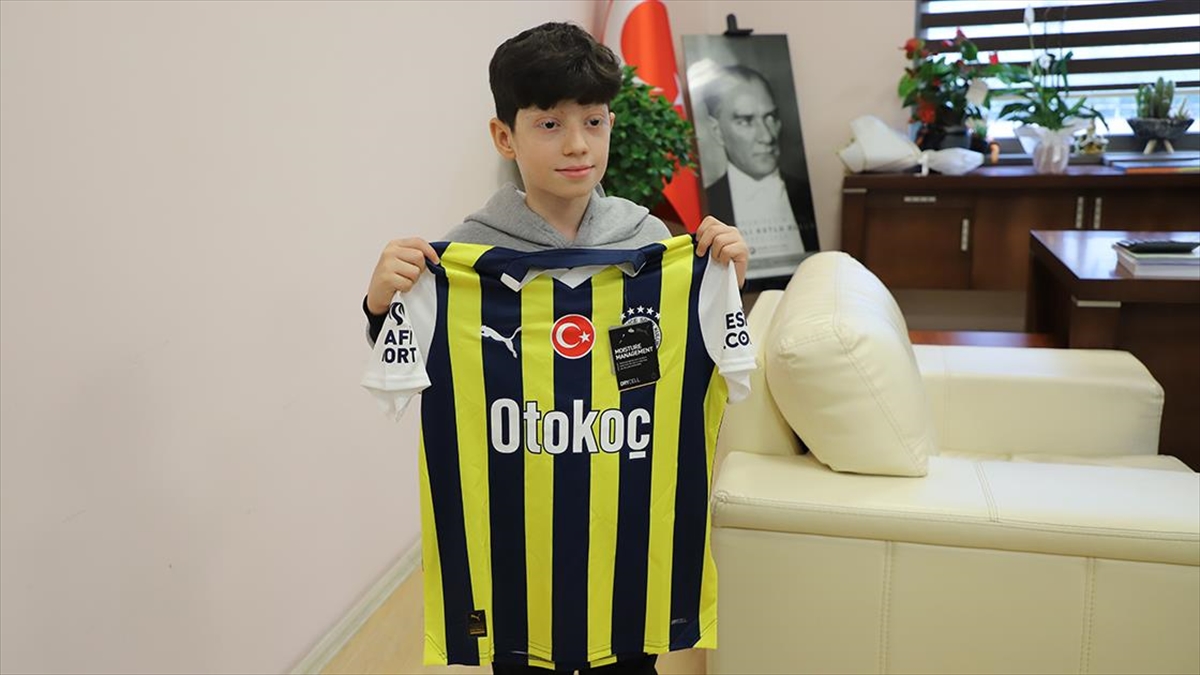 Emre Mor, Lösemi Tedavisi Gören Çocuğa Forma Gönderdi