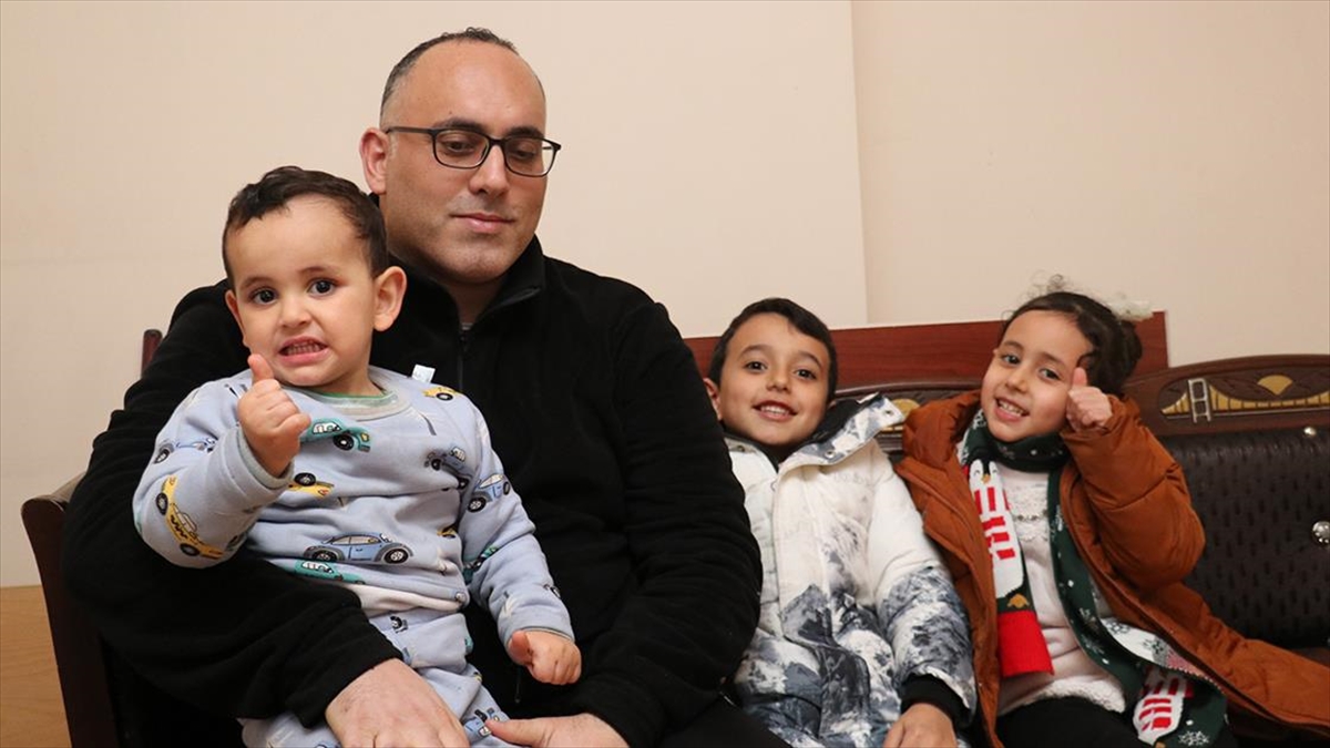 Filistinli Akademisyen Ve Ailesine Erzurum'da Türk Kızılay Sahip Çıktı