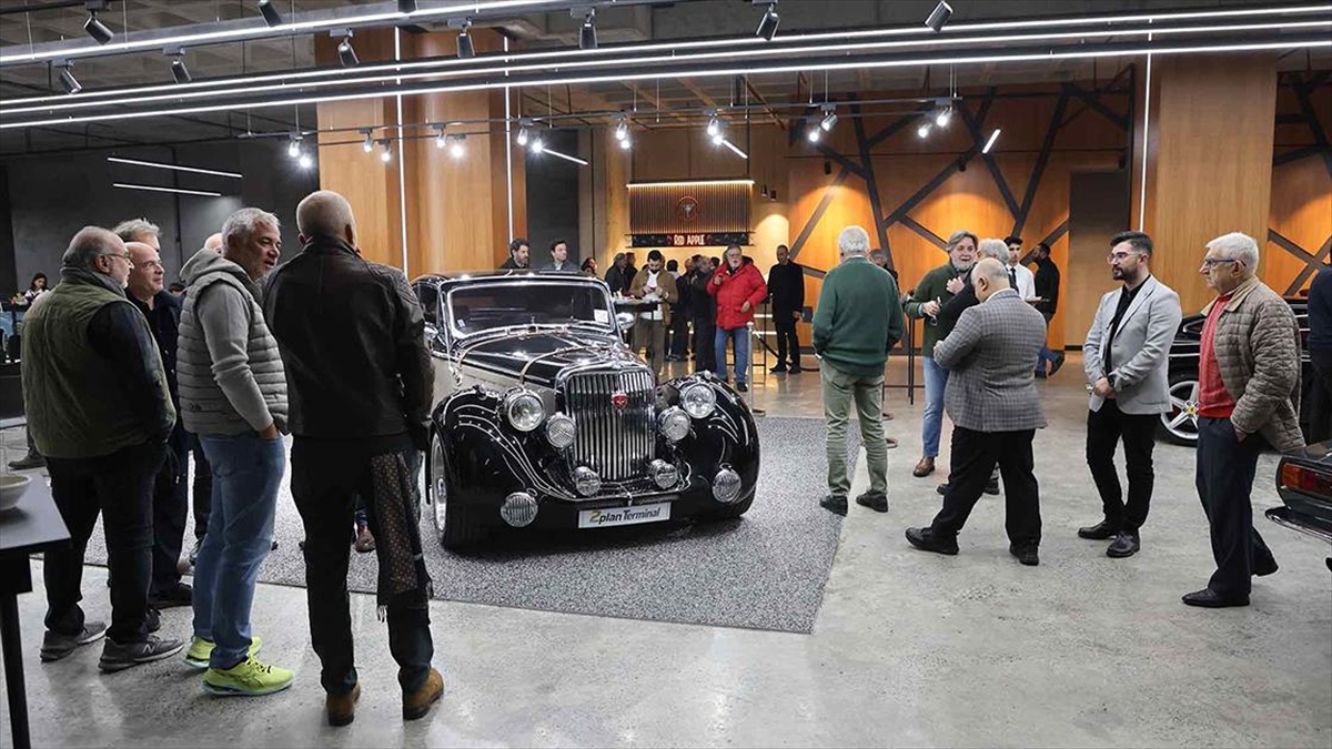 Klasik Araç Müzayedesinde 15 Milyon 350 Bin Liralık Satış