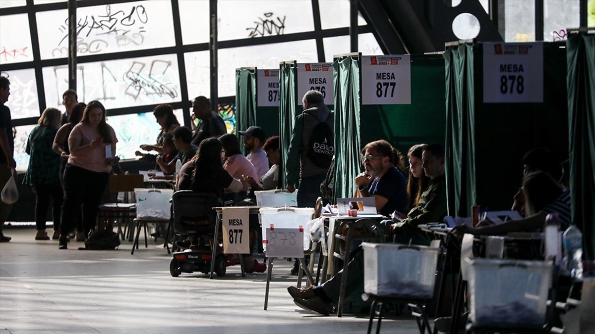 Şili'de Düzenlenen Yeni Anayasa Referandumundan "hayır" Çıktı