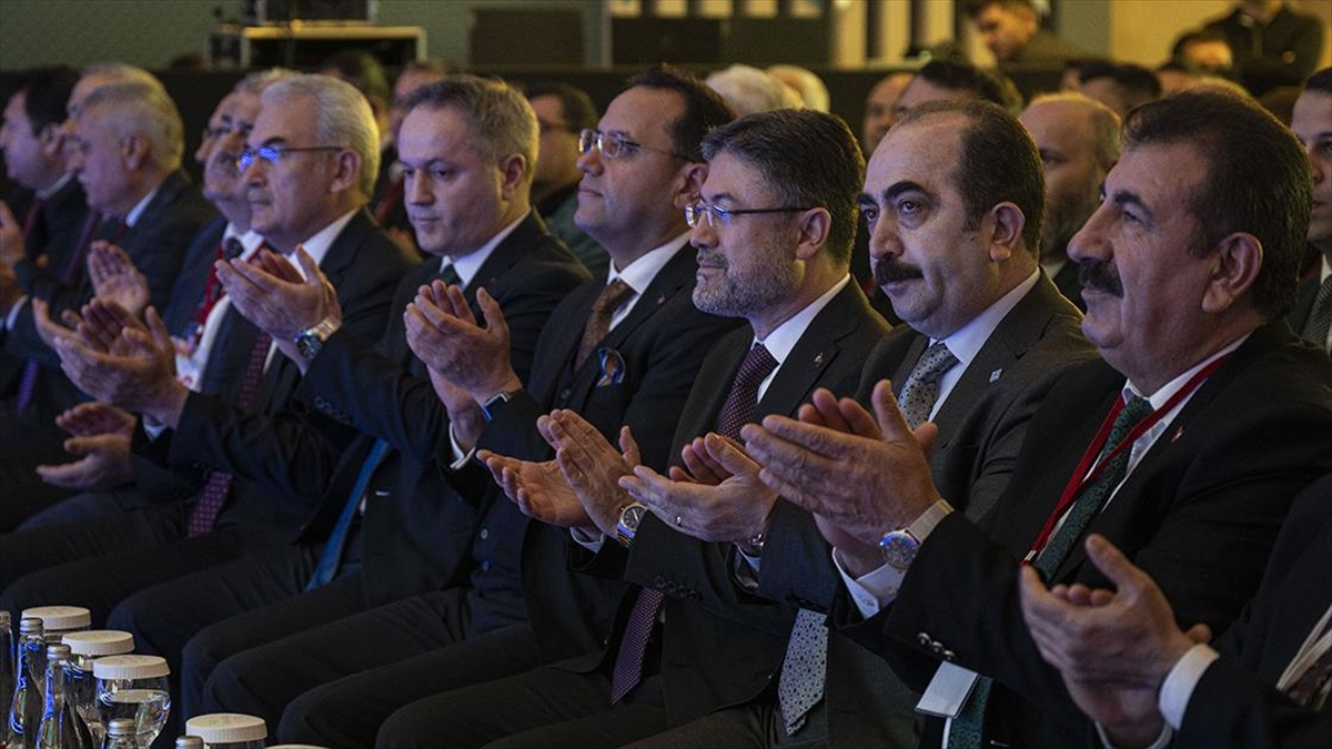 "Türkiye Cumhuriyeti'nin 100 Yılında Tarım Ve Ormancılık Tarihi Sempozyumu" Başladı