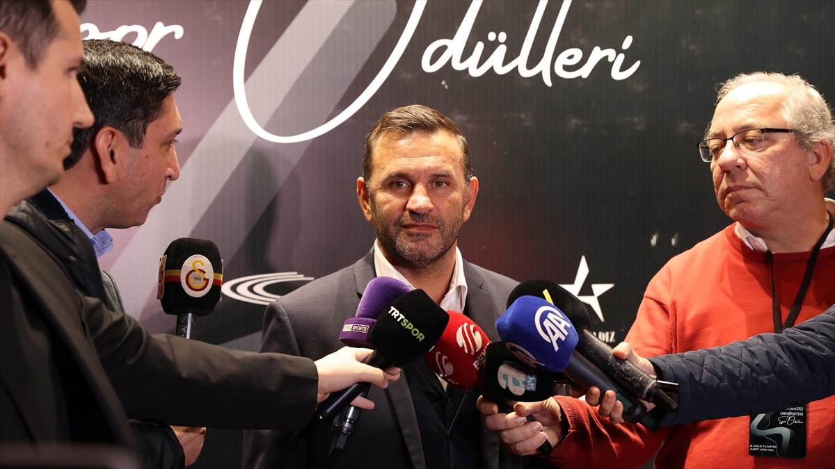 Galatasaray Teknik Direktörü Buruk Uefa Avrupa Ligi'nde Turu Geçeceklerine İnanıyor