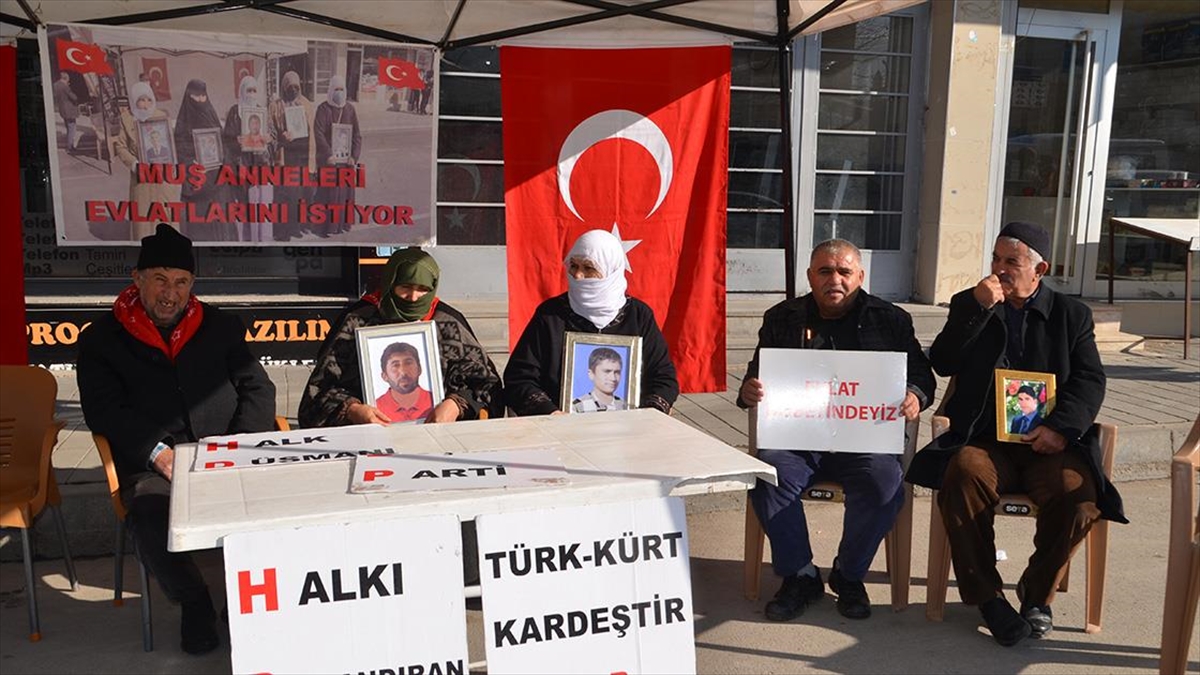 Muşlu Aileler Çocuklarına Kavuşma Ümidiyle HDP Önündeki Eylemini Sürdürüyor