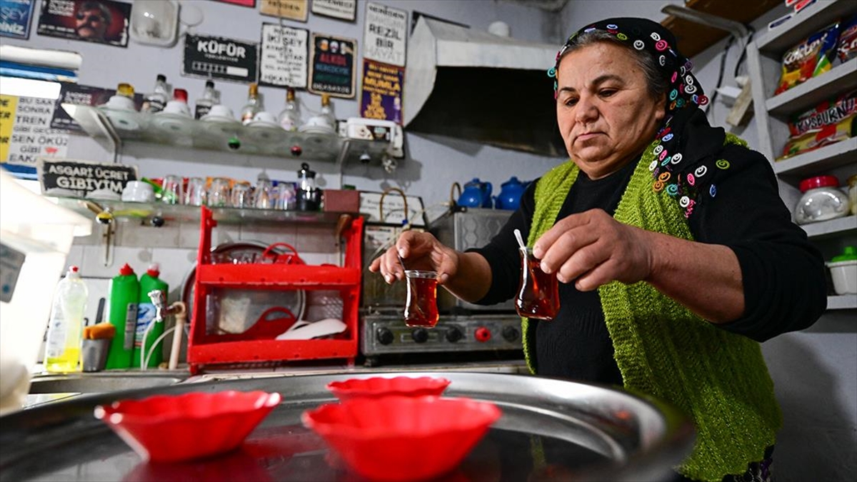 Kocasından Devraldığı Kırsaldaki Köy Kahvesini 17 Yıldır İşletiyor
