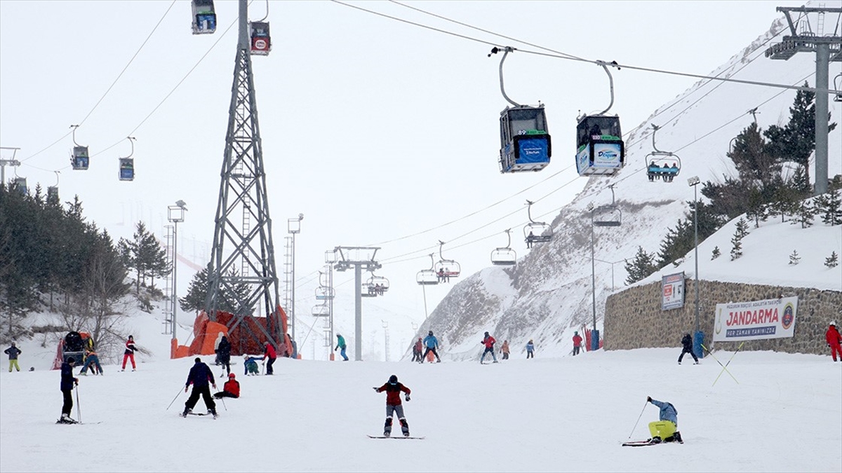 Kayak Merkezlerinde En Fazla Kar Kalınlığı 110 Santimetreyle Palandöken'de Ölçüldü