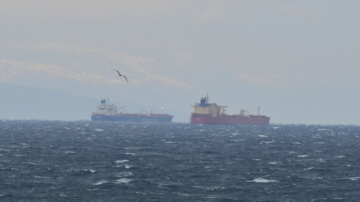 Irak, Gazze İçin 10 Milyon Litre Akaryakıt Yüklü Gemi Gönderdi
