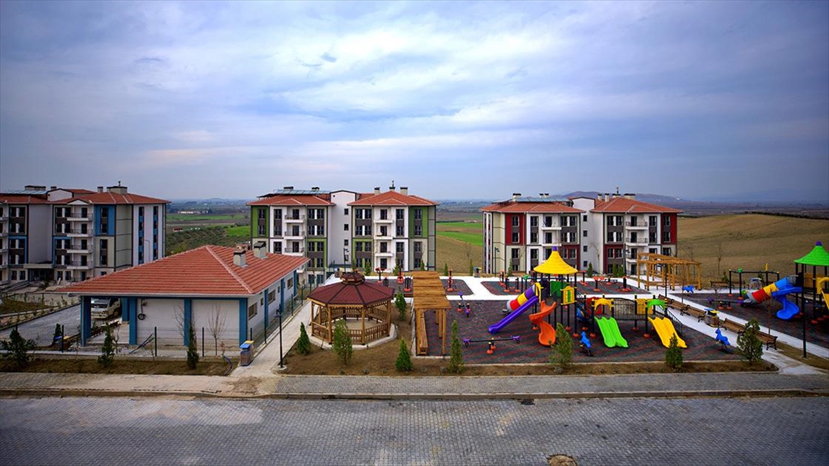 Osmaniye'de 3 Bin 875 Kalıcı Deprem Konutunun Yapımı Sürüyor