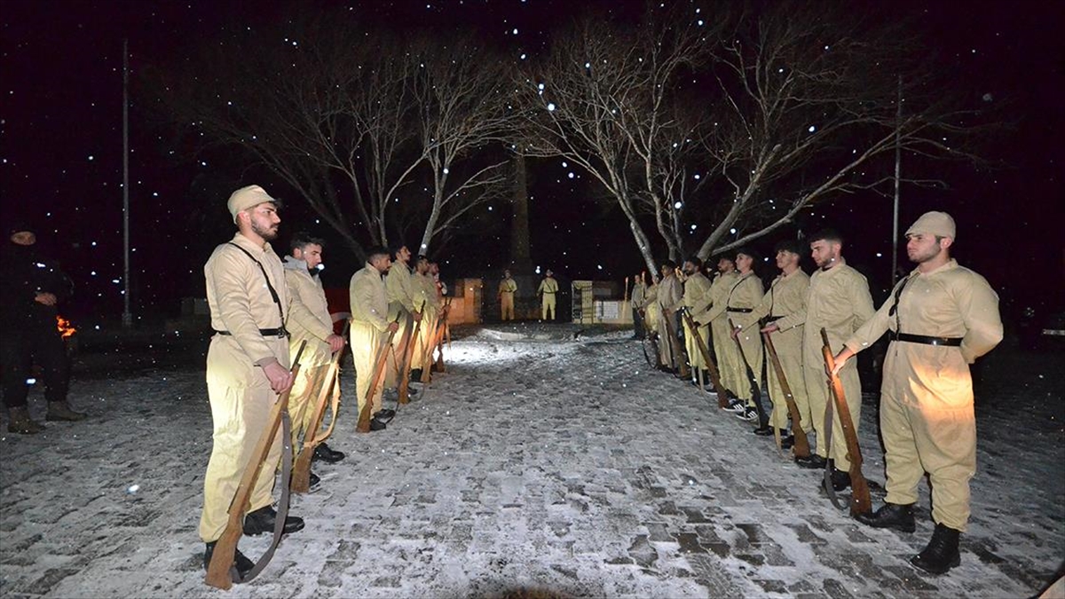 Sarıkamış Şehitlerine Sıfırın Altında 10 Derecede Saygı Nöbeti