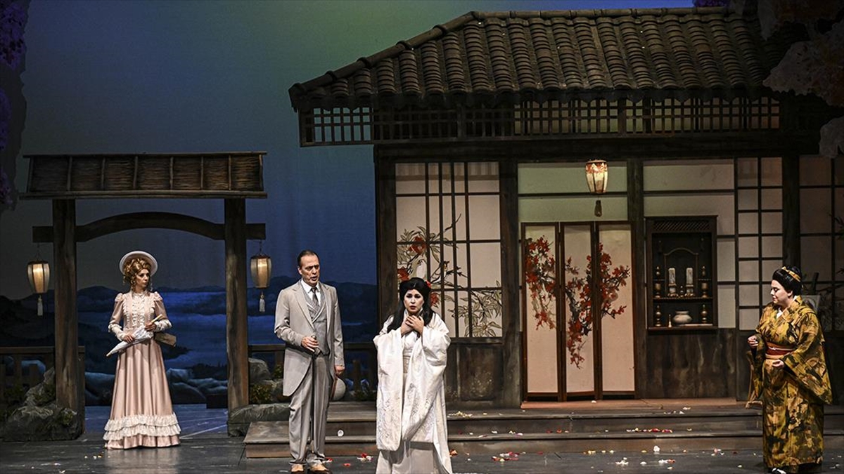 Madama Butterfly Operası, Prömiyer Öncesi Sanatsever Öğrenciler İçin Perdelerini Açtı