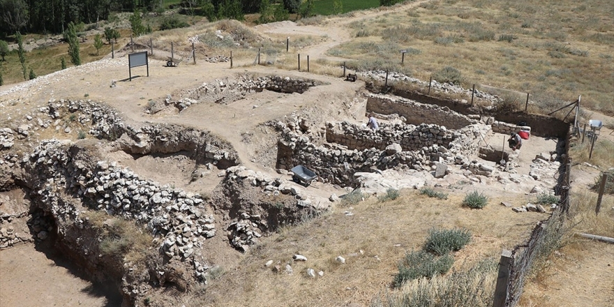Porsuk Höyük'te Roma Dönemine Ait Yaşam Alanı Bulundu