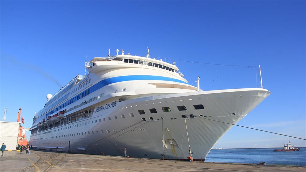 "astoria Grande" Kruvaziyeri Bu Yıl 3. Kez Samsun'a Geldi