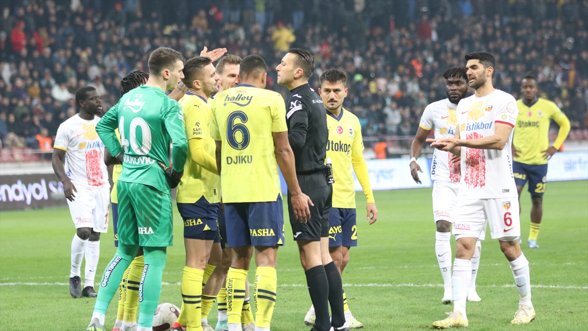 Pfdk'den Fenerbahçeli Fred'e 3 Maç Ceza