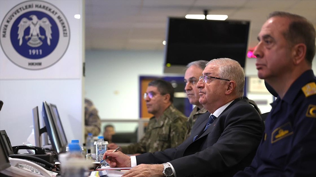 Milli Savunma Bakanı Güler: Dün Gece 13, Bugün 12 Bölücü Terör Örgütü Mensubu Etkisiz Hale Getirildi