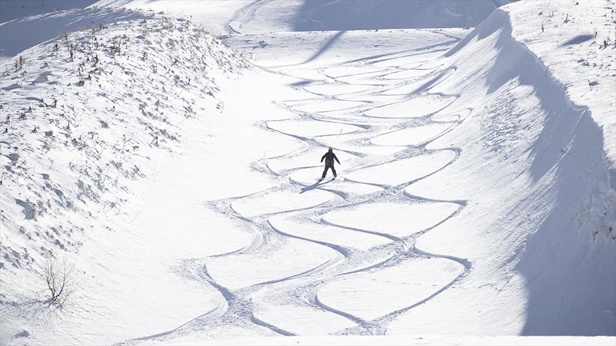 Kayak Merkezlerinde En Fazla Kar Kalınlığı 116 Santimetreyle Palandöken'de Ölçüldü