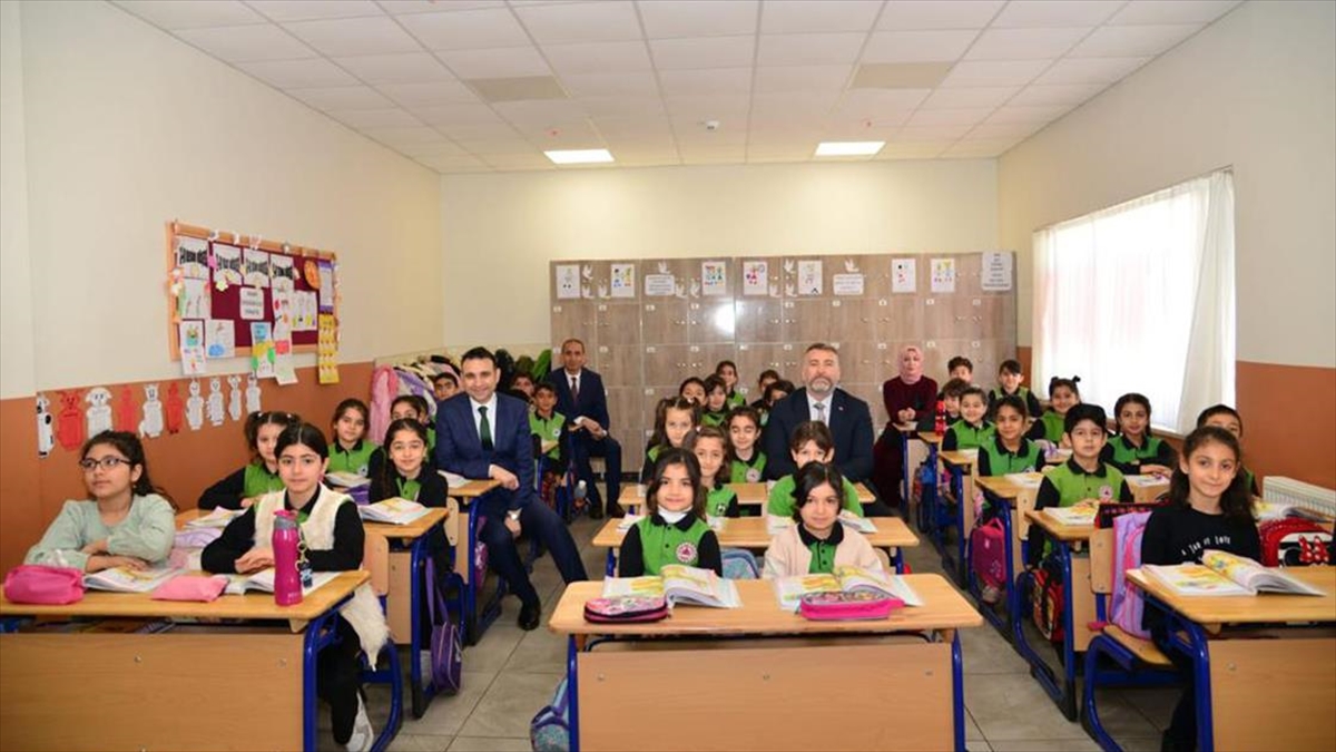 Meb Öğretmenler Ve Okul Yöneticileriyle İstişare İçin Saha Ziyaretlerine Başladı