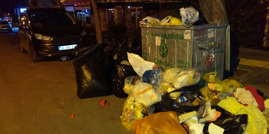 Çankaya’da çöpler bir gece toplanmadı, konteynırlar doldu