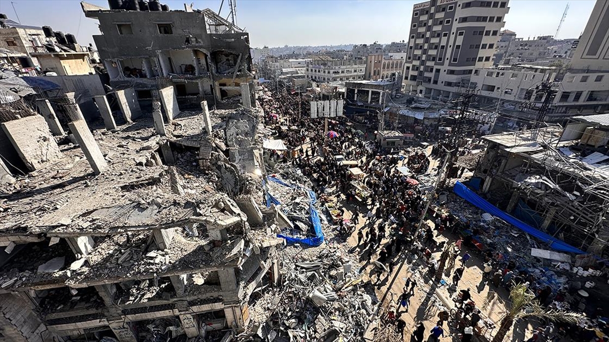 Gazze'de İsrail Güçleri İle Filistin Direniş Grupları Arasında Şiddetli Çatışmalar Yaşanıyor