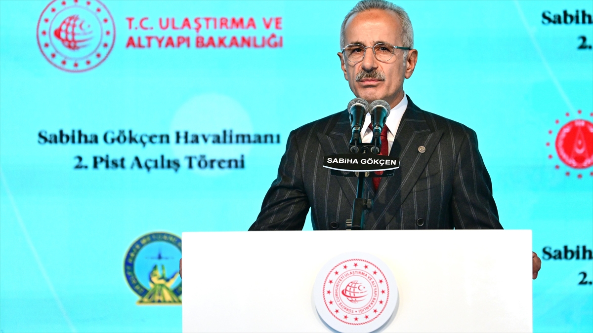 Bakan Uraloğlu Sabiha Gökçen Havalimanı 2. Pist Açılışında Konuştu: Yeni Pisti İniş, Eski Pisti Kalkış İçin Kullanacağız