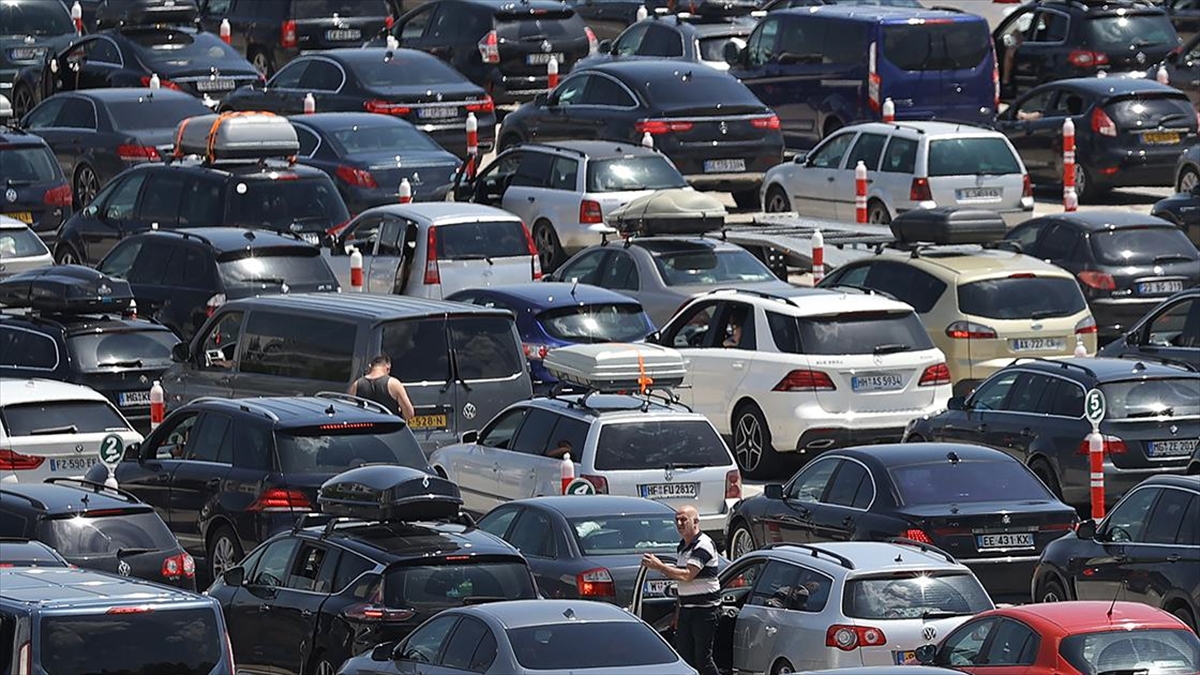 Yurt Dışından Emeklilerin Yabancı Plakalı Taşıtları Türkiye'de Aralıksız 4 Yıl Kalabilecek